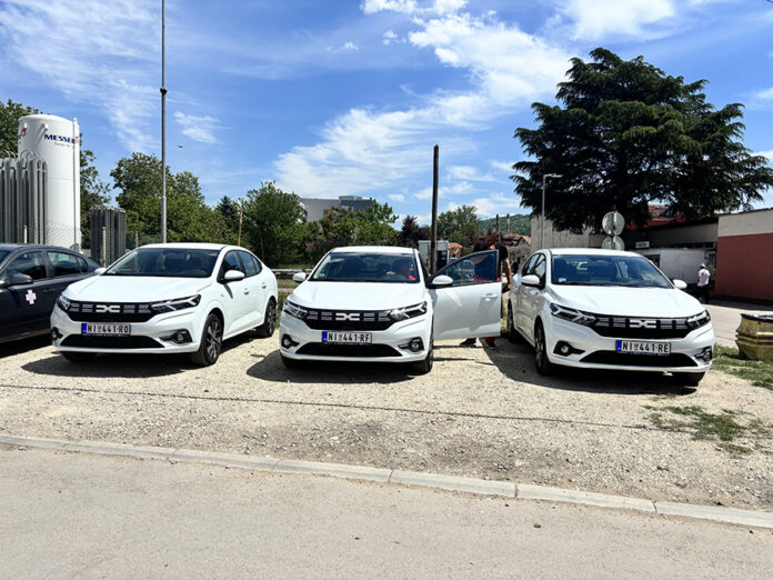 Niški Klinički kupio 3 nova automobila za oko 45.000 evra, kažu koristiće se za službena putovanja