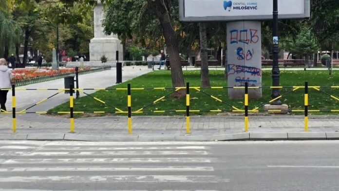 Niški „Parking servis“ prvo postavio ogradu na pešački, pa sad uklanja prelaz
