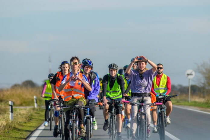 Niški studenti biciklima stigli u Pančevo, pešaci od jutros koračaju ka Novom Sadu