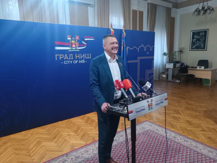 Niški većnik Ivan Grmuša zaposlio se „za stalno“ u Vodovodu, firma njegovog brata dobija milionske tendere širom Srbije