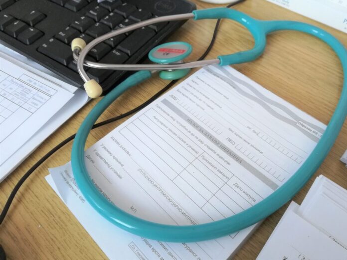 Nišlija ostao gluv na jedno uvo jer mu nisu videli tumor na vreme, sada traži pravdu