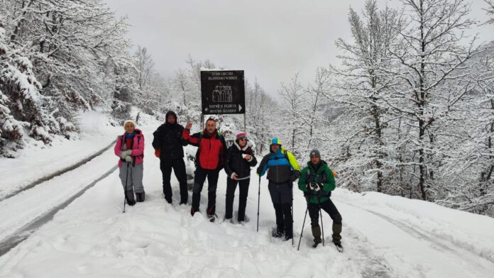 Nišlije pešače ka Krfu, približavaju se Skadru – usmena zabrana da ne mogu godinu dana na Kosovo bez obrazloženja