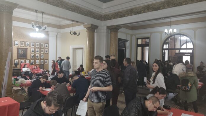 Nišlije u redovima čekale na upis u Registar davalaca matičnih ćelija – ujedinila ih želja da pomognu troje sugrađana