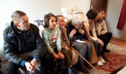 Nišlijki koja živi sama sa šestoro unučadi počela da stiže pomoć humanih ljudi