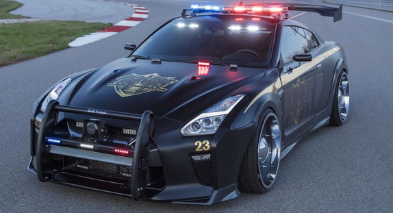 Nissan GT-R u policijskoj uniformi