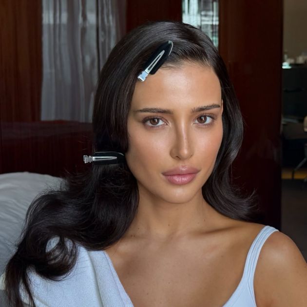 Niste sigurni kako da stilizujete kosu tokom praznika? Ovaj klasik je uvek dobar izbor