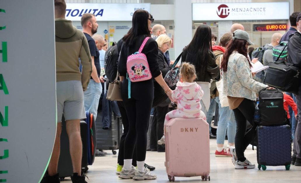 Njih dve i to je dovoljno: Kaća Grujić pokupila ćerku i napustila Srbiju, ovo je njena poruka