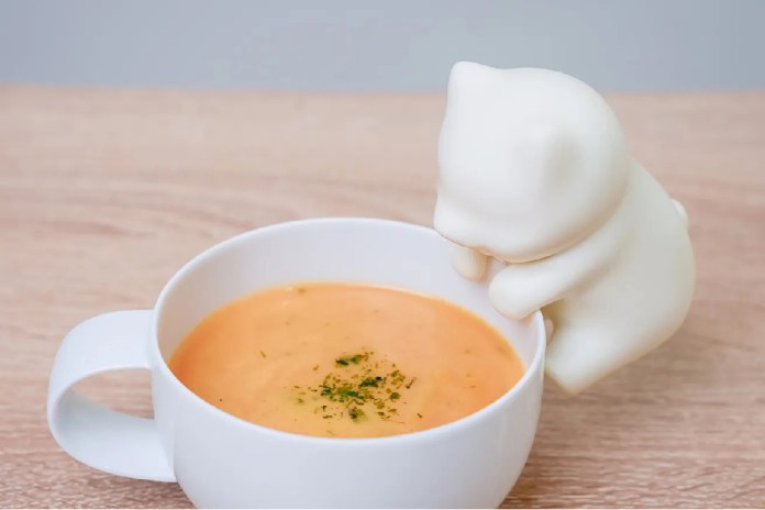Nékojita FuFu – mala robotska mačka će duvati na vašu kafu da je ohladi