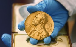 
					Nobelovu nagradu iz fizike dobili Aškin, Muru i Strikland 
					
									