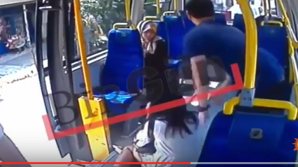  Ženu napali jer nosi šorts (VIDEO)
