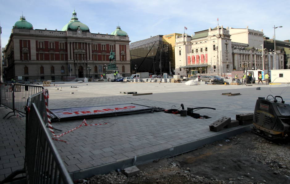 Bastać i aktivisti SzS blokirali radove na Trgu
