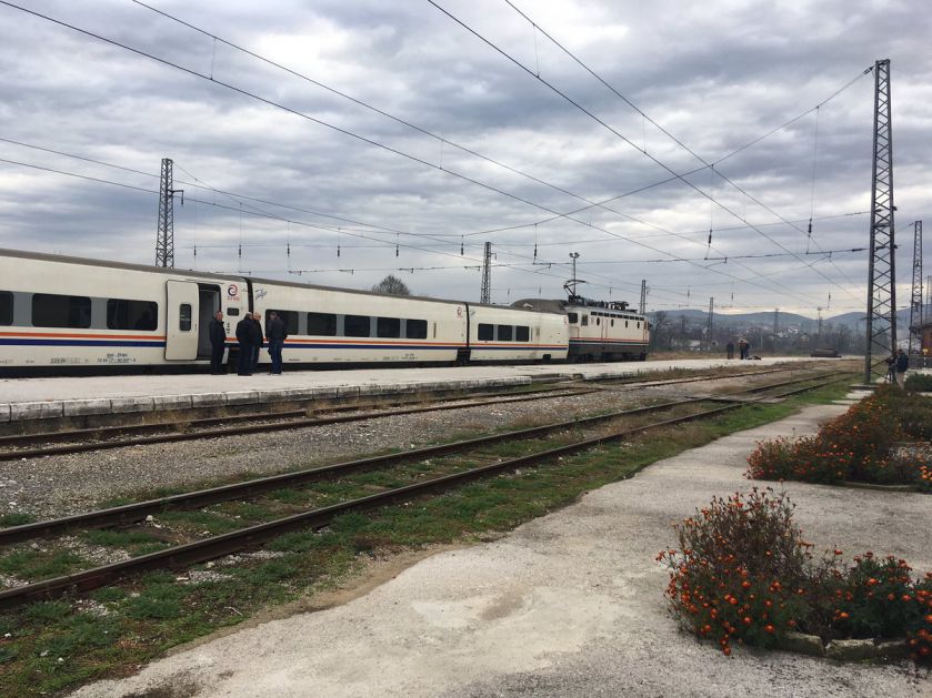 Nova blokada u Bihaću, u vozu čeka 146 migranata