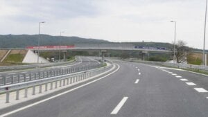 Nova ekonomija: Kinezi nam tri puta povećali cenu auto-puta do Novog Sada, Srbija zajmi još 300 miliona evra samo za prvi deo