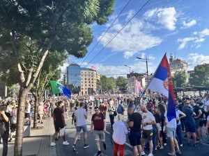 Nova.rs: Devojka napadnuta na Slaviji, policija privela nasilnika