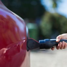 Nova tarifa za energiju omogućava vlasnicima električnih automobila da PUNE BATERIJU BESPLATNO - ali samo ODREĐENIM MODELIMA