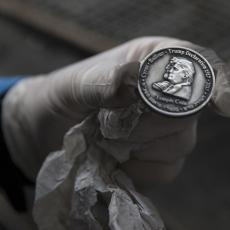 Novčići sa Trampovim likom: Zahvalnost Izraela što priznaje Jerusalim za jevrejsku prestonicu (FOTO)