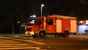 Novi Beograd: Vatrogasci spasili bračni par iz stana zahvaćenog požarom