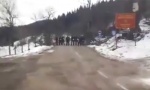 Novi Milov udar na vernike: Policija blokirala ulazak u Crnu Goru hodočasnicima iz Čajniča (VIDEO)

