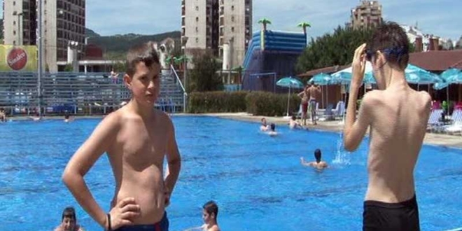 Novi Pazar – Otvorena sezona kupanja na gradskom bazenu (VIDEO)