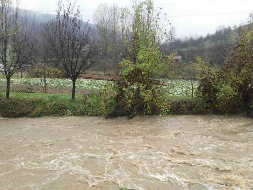Novi Pazar: Poplavljeno nekoliko kuća, mehanizacija na kritičnim mjestima
