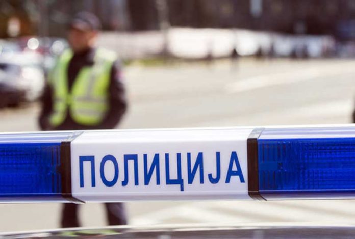 Novi Pazar: Teško alkoholisani vozač se zabio u banderu, a zatim UJEO POLICAJCA