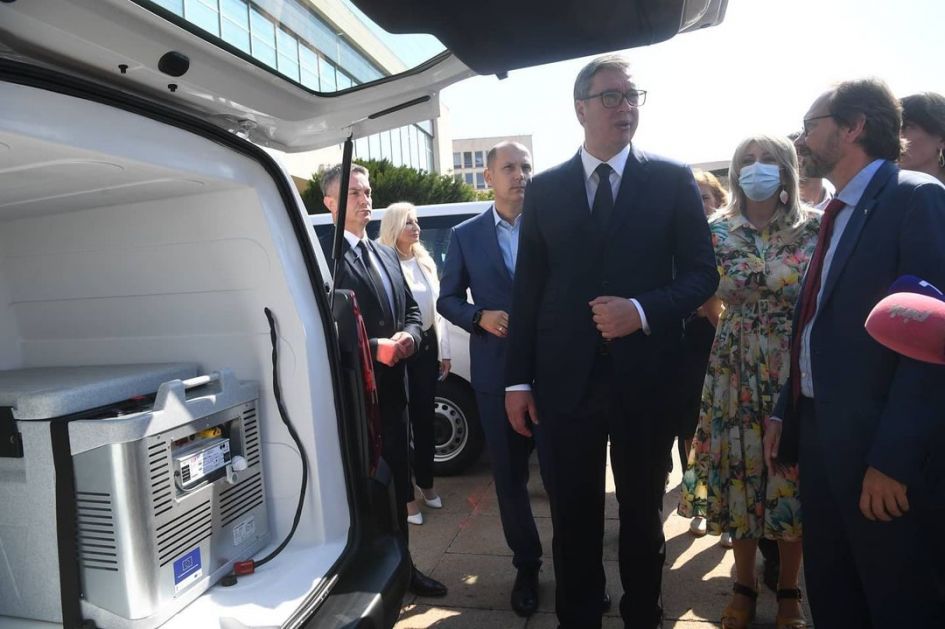 Novi Pazar dobio vozilo za prijevoz vakcina – Vučić: Molim ljude da se vakcinišu, ugrozićete nekog drugog