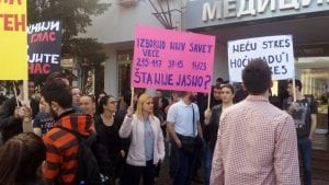Novi Sad: Studenti traže da vlast odblokira Medicinski fakultet