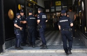Novi Sad: U policijskoj raciji zaplenjeni oružje i droga kod sedam osoba
