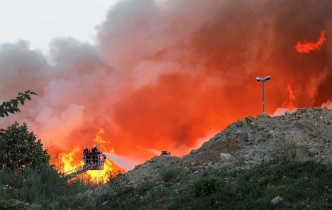 Novi Zagreb guši se u smradu, deseci vatrogasaca i dalje na požarištu