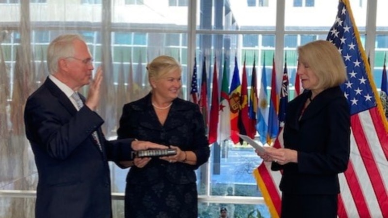 Novi ambasador SAD u Srbiji položio zakletvu i najavio skori dolazak u Beograd
