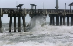 
					Novi bilans: Najmanje 15 mrtvih u naletu oluje Florens na istoku SAD 
					
									