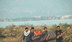 Novi bilans žrtava zemljotresa i cunamija u Indoneziji - preko 830