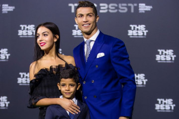 Novi imidž: Ronaldova devojka ponovo mami uzdahe