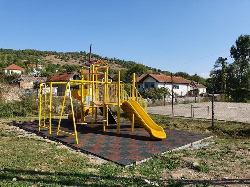 Novi mobilijar za decu u Beloj Palanci i u okolnim selima
