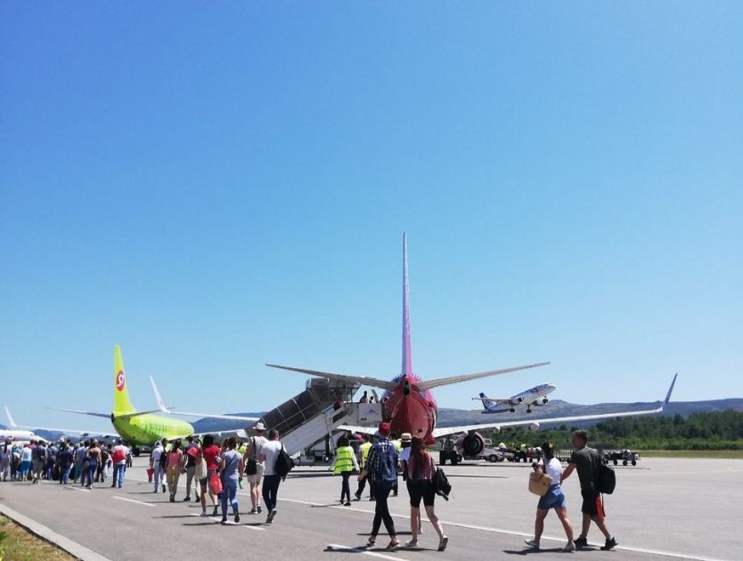 Novi poslovni rekord Aerodroma Crne Gore – 56 aviona i 11.000 putnika u jednom danu