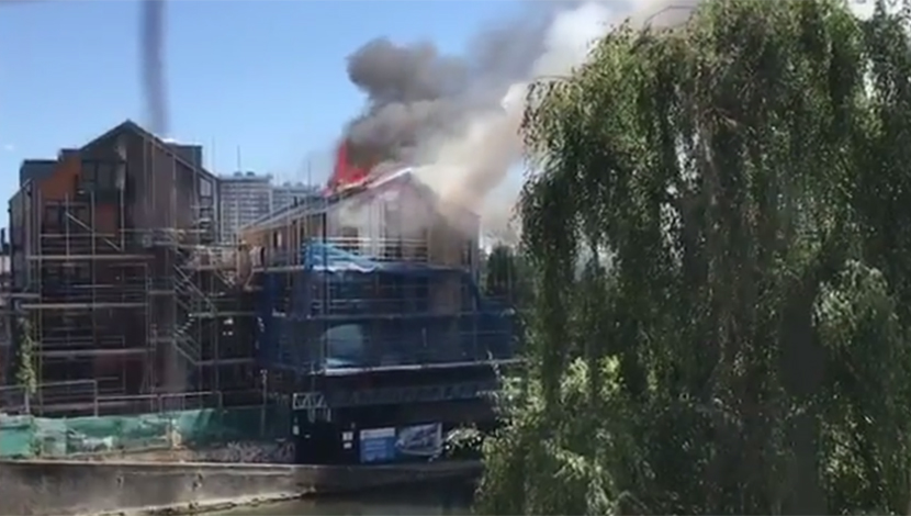 Novi požar u Londonu: Planula zgrada u kojoj svaki stan vredi 21 milion evra (VIDEO)
