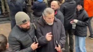 Novi termin za identifikaciju počinioca nasilja nad Ilijom Kostićem: Penzioner prebijen u policijskoj stanici nakon protesta u Novom Sadu