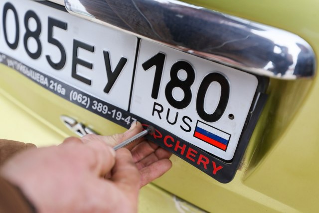 Novi zakon: Oduzimaju kola sa ruskim tablicama, slaće ih u Ukrajinu