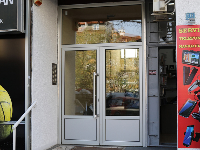 Novih 60 ulaznih vrata za zgrade na Voždovcu (FOTO)