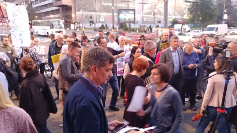 Novinari protiv fantoma, skup podrške za N1 ispred Vlade Srbije: Profesionalni novinari izloženi uvredama i napadima