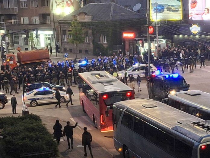 Novinarka Južnih vesti napadnuta u centru Niša nakon završetka dva paralelna skupa [video]