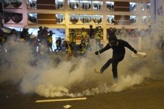 
					Novo nasilje na protestima u Hongkongu 
					
									