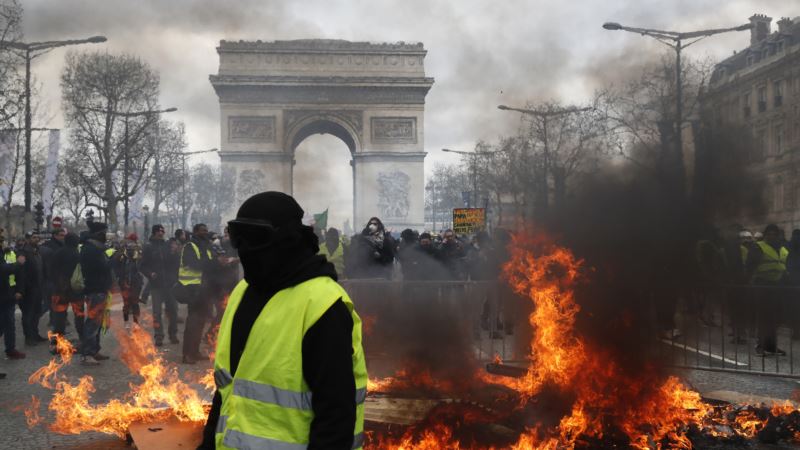 Novo nasilje na protestu žutih prsluka u Parizu