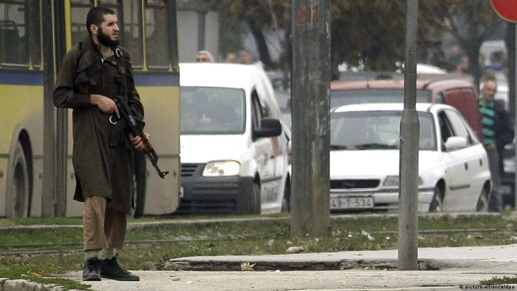 Novopazarac koji je u Sarajevu pucao na ambasadu SAD tražio premeštaj u Srbiju, pisao i Vučiću