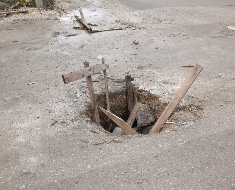 Novopazarka upala u rupu na putu do škole (VIDEO)