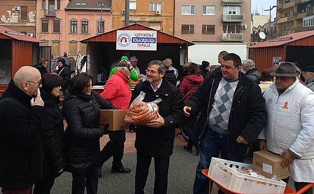 Novosađani grabili kobasice iz Turije