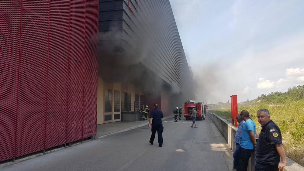 OBLACI CRNOG DIMA VIJU SE NAD GRADOM: Dva požara u trgovačkom centru u Šibeniku