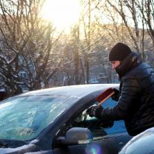 OBRATITE PAŽNJU: Ovo nikako ne smete da radite sa vašim automobilom zimi, POSLEDICE MOGU BITI KOBNE