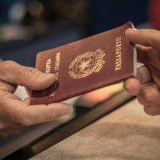 OBRNULE SE ULOGE: Sada je ovaj pasoš za Amerikance broj jedan!