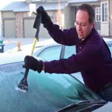 ODLEDITE PROZORE ZA 10 SEKUNDI: Ovaj TRIK OLAKŠAĆE život vozačima tokom zime (VIDEO)